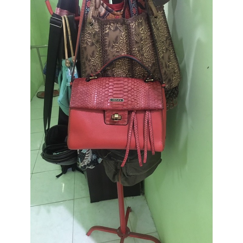 PRELOVED DONINI ROMA WARNA MERAH TAS KULIT ASLI SHOULDER BAG LENGKAP DENGAN SHOPPING BAG