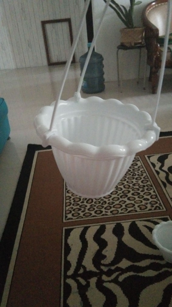 Pot Tanaman / Bunga Gantung 25 Renda Putih