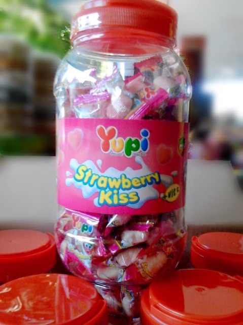 

Yupi toples kiss strawberry 300gr