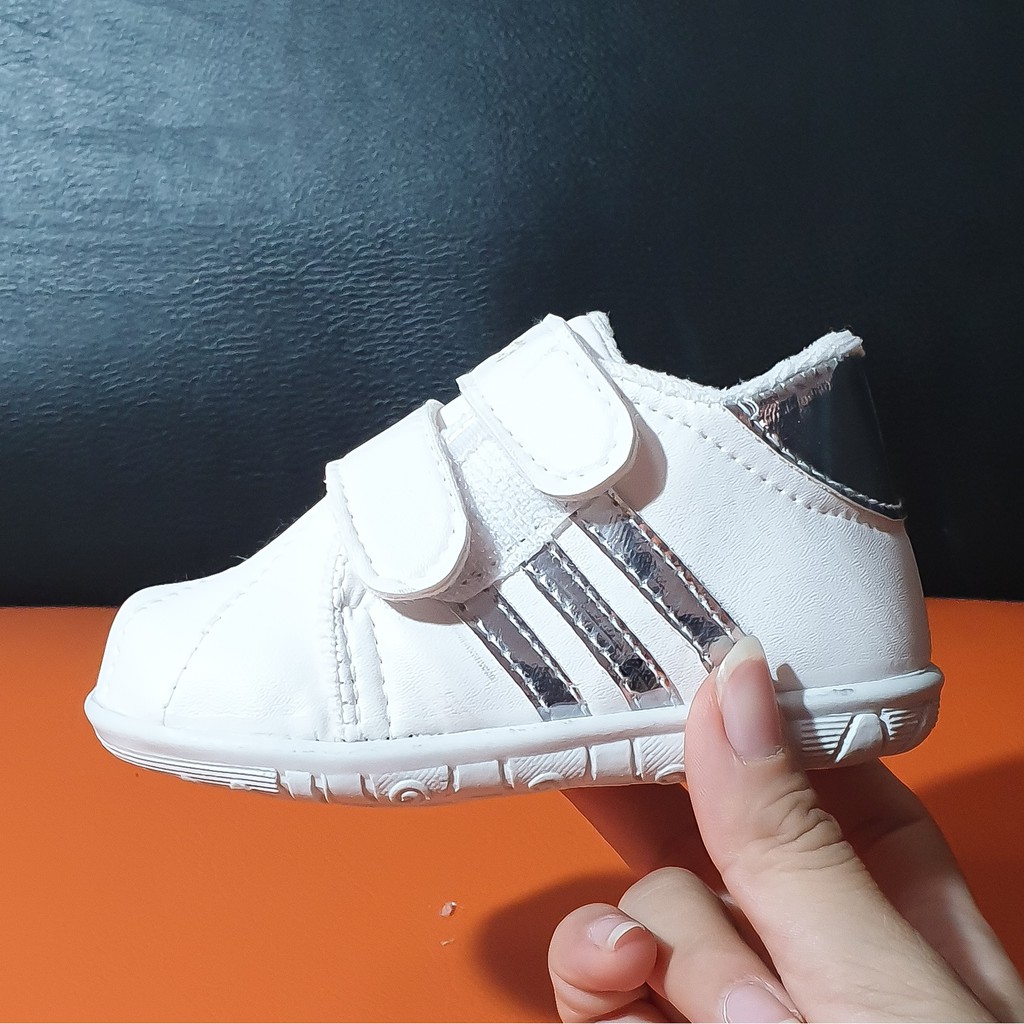  Sepatu  Bayi Sneakers  BUNYI Perekat Putih Baby Lokal  SBY24 