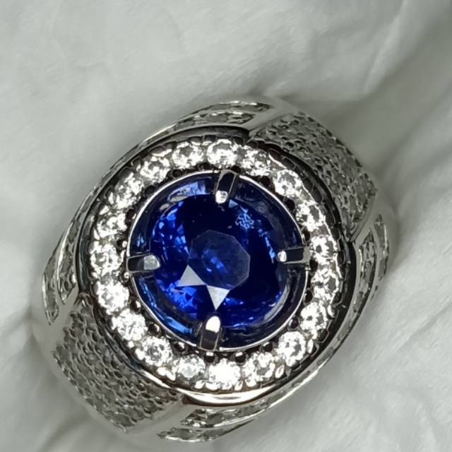 HQ natural vivid blue sapphire srilanka 2,17 crt clean flawles color serty kgl