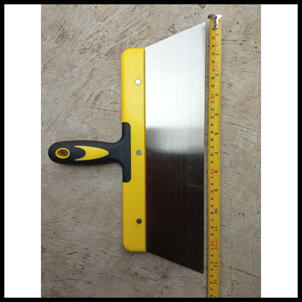 

KAPE BESAR 35 CM SCRAP PLESTER ACIAN KOMPON PENGUPAS PENGERIK CAT CAP ALAT PERATA ACIAN DEMPUL 35 CM HAD21