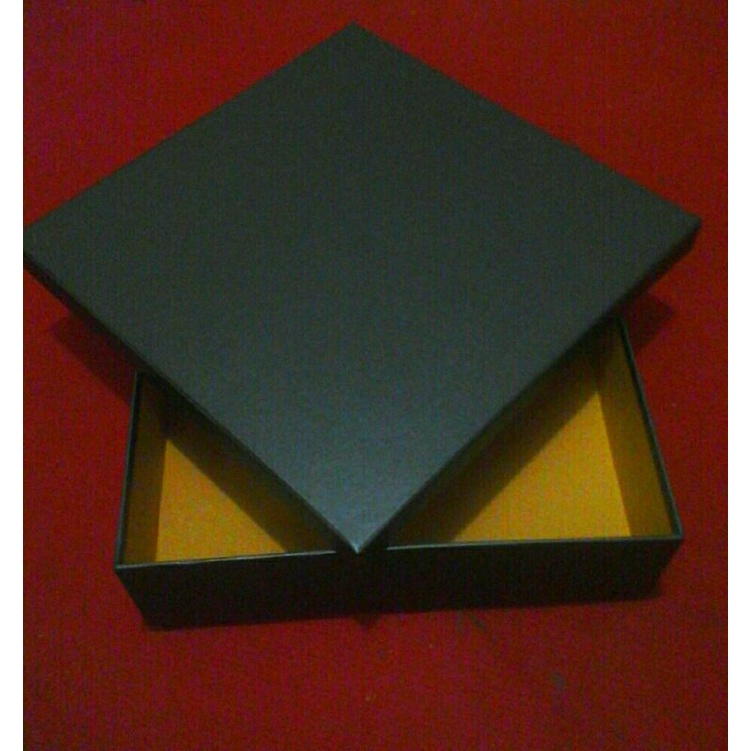 

kotak kado/gift box/hard box 35cmx35cmx10cm