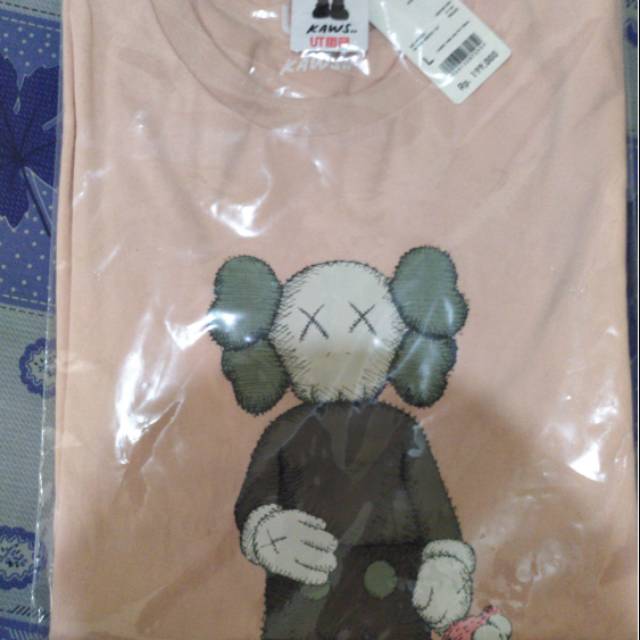 Uniqlo x kaws