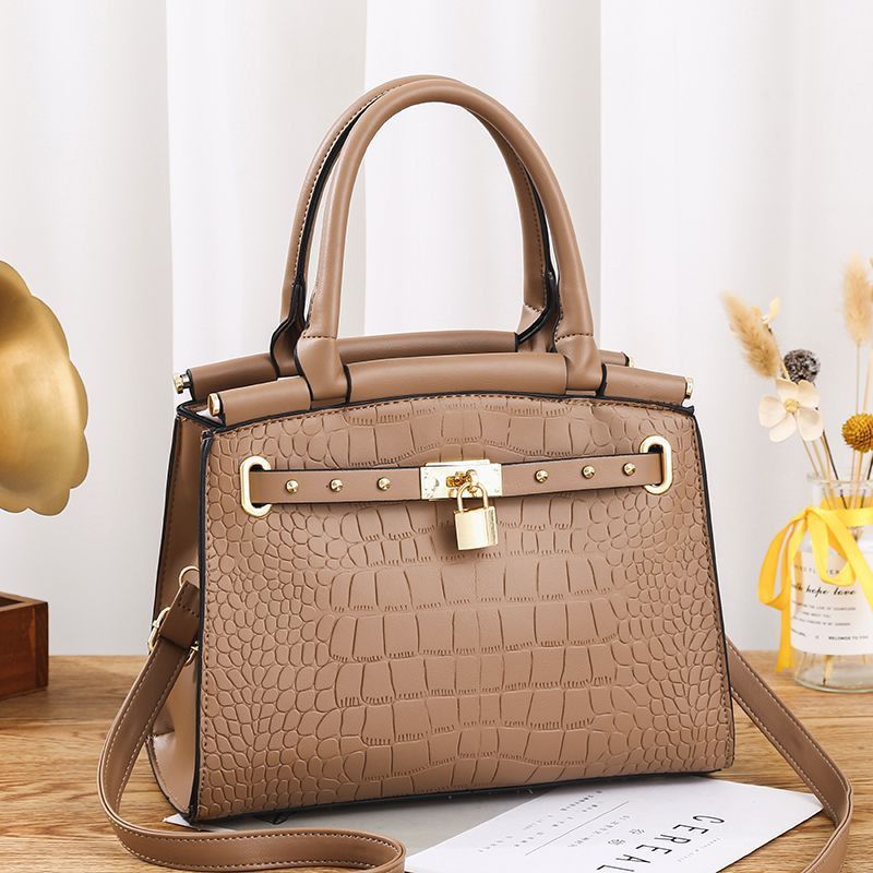 TAS IMPORT CANTIK C5829 TAS SELEMPANG WANITA TAS IMPORT WANITA TERBARU MURAH TERLARIS TAS ARISAN TAS KANTOR