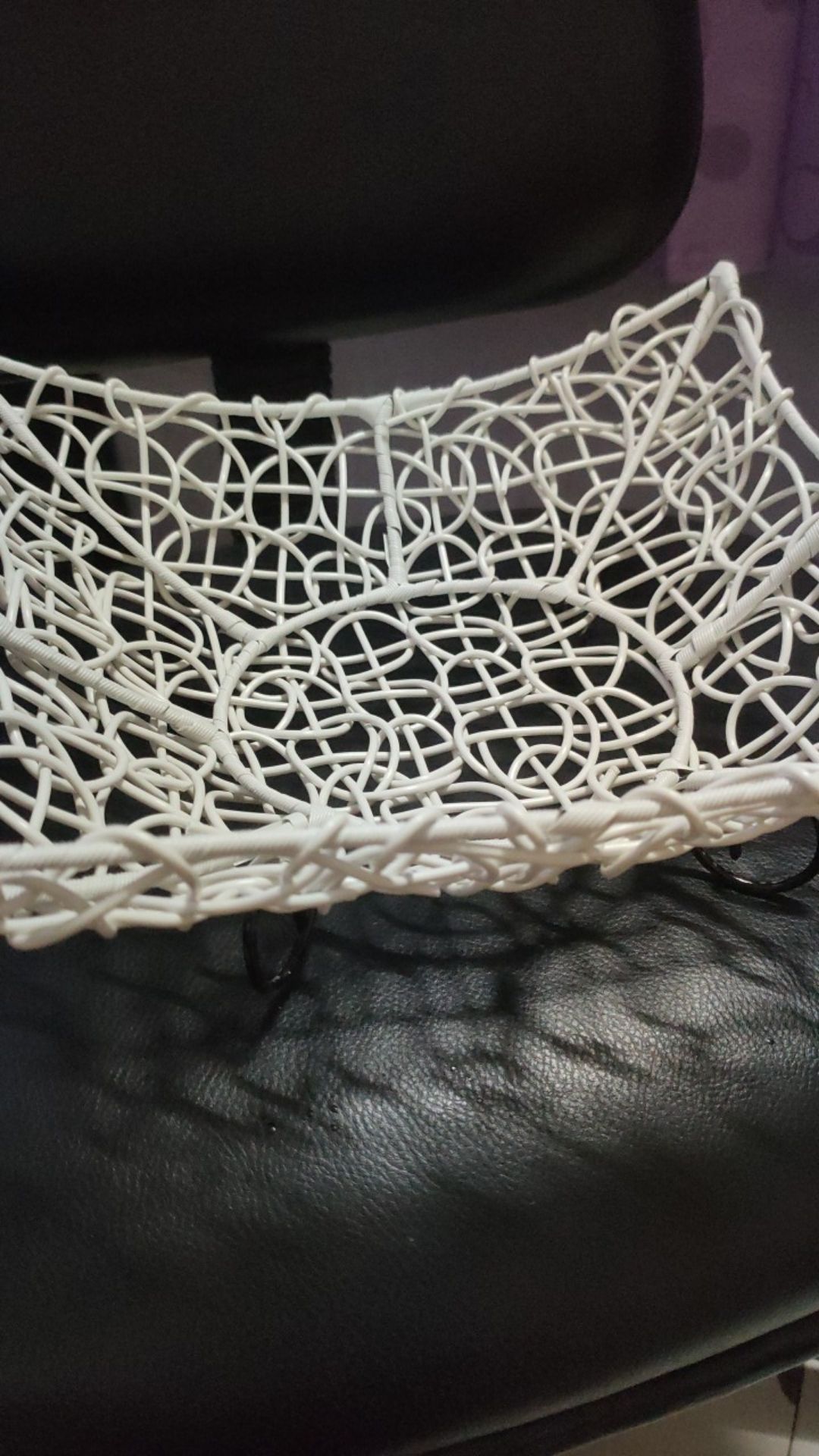 Keranjang Buah Bentuk Daun Rotan Sintetis