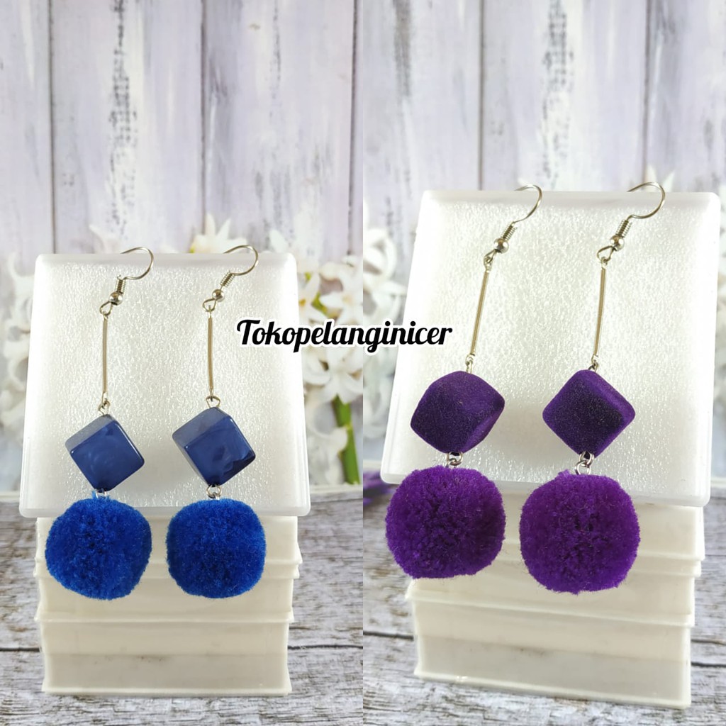 ANTING FASHION POMPOM - KERABU- GIWANG- ANTING JUNTAI HIJAB AKSESORIS JEWELLRY TOKOPELANGINICER