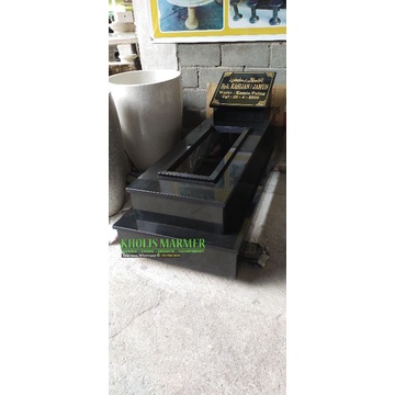 Makam Kijingan Batu Granit Hitam