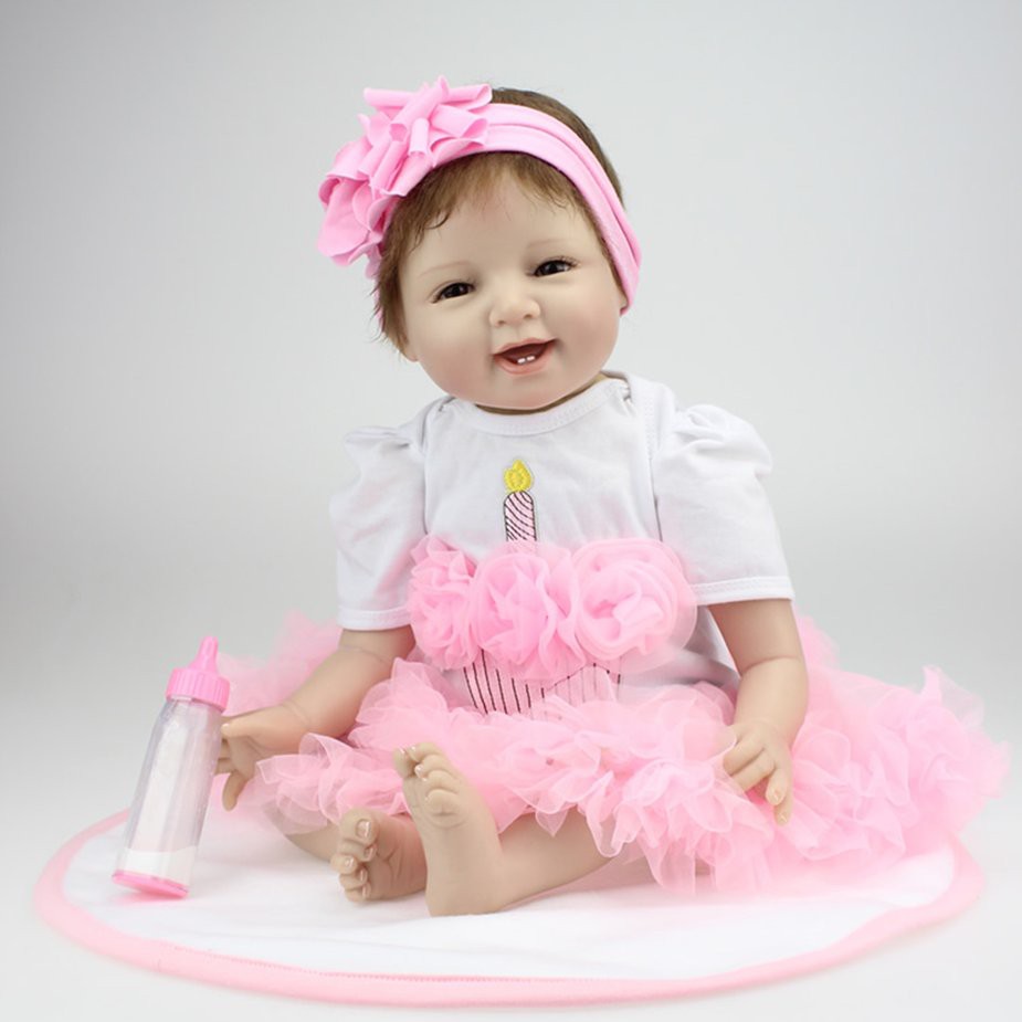 Boneka Anak Perempuan Ekspresi Senyum Lebar Lucu Imut Tampak Nyata Boneka Anak Perempuan Ekspresi Senyum Lebar Lucu Imut Tampak Nyata
