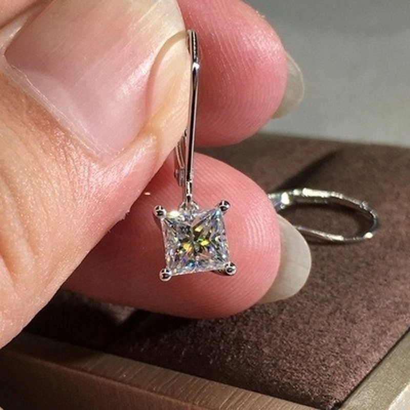 Anting Tusuk Berlian Putih Model Princess Untuk Wanita