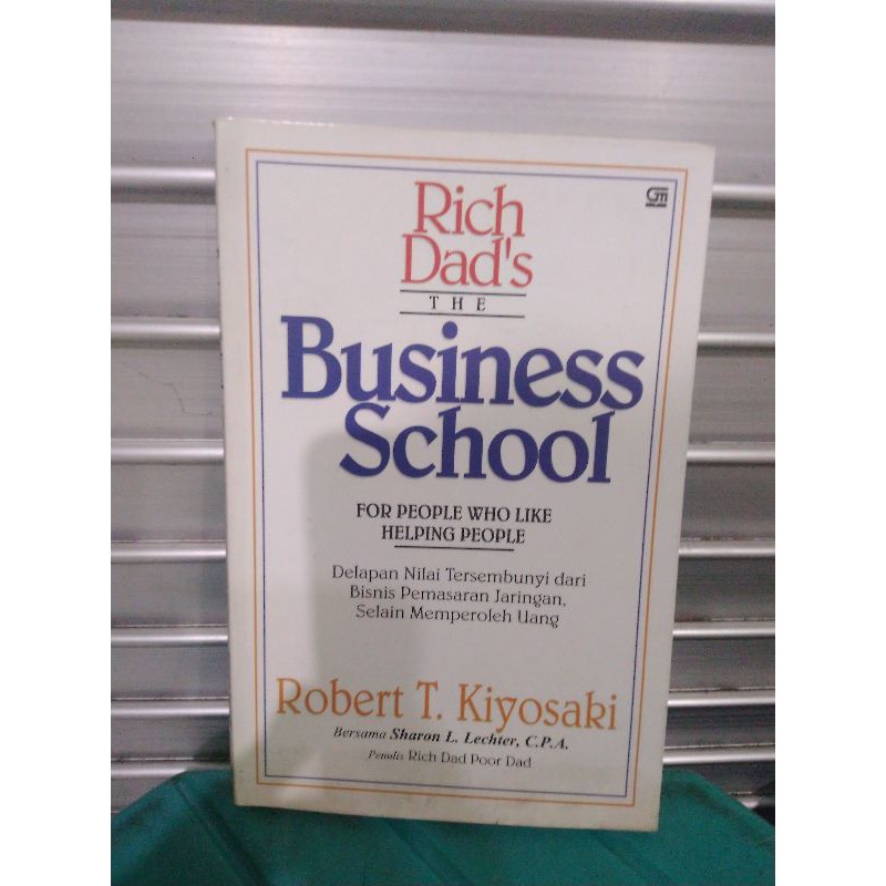 BUSINESS SCHOOL OLEH ROBERT T KIYOSAKI