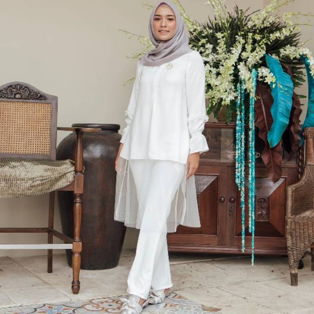 Kala Tunic in White 
by Wearing Klamby