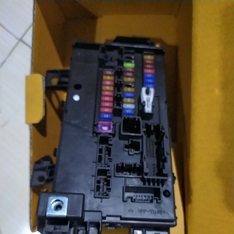 BLOCK ASSY , FUSE W/FUSE / ECU BODY GREAT XENIA