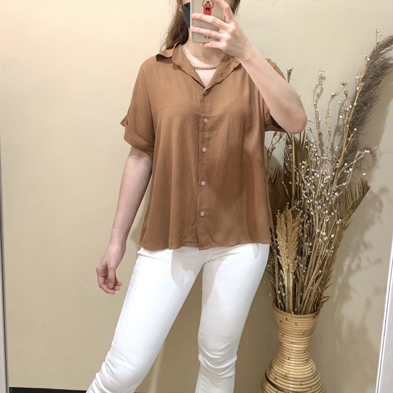 atasan blouse kemeja jumbo lengan pendek /kemeja polos tangan pendek / kemeja kerja / kemeja basic / kemeja kerah jas / korean style