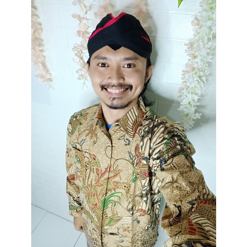 WATES KHARIS BATIKSOLOAMANAH KEMEJA BAJU BATIK PRIA SOLO LENGAN PANJANG PENDEK LAPIS FURING ATASAN BATIK PREMIUM MODERN KATUN HALUS SABDO PALIN PUSANG MULYO SURO PATI PRAKASITA MERAH ANGLING DHARMA WATES NAGA LINTANG PRASARAJIK WATU KRIKIL PRISMASARI
