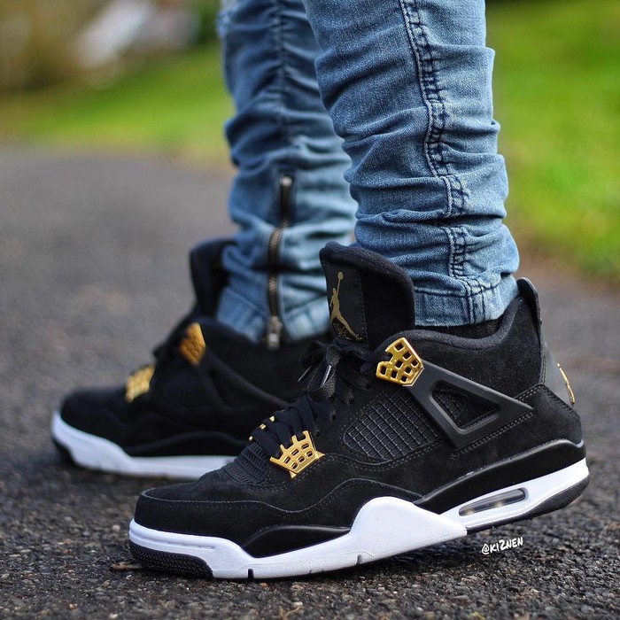 Sepatu Nike Air Jordan 4 Retro Royalty