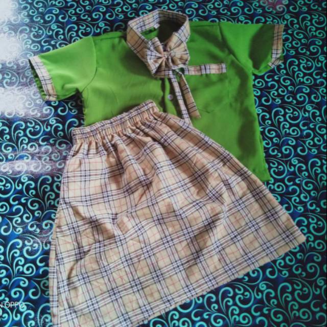 Seragam TK cantik hijau kotak krem