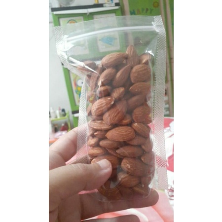Kacang almond panggang