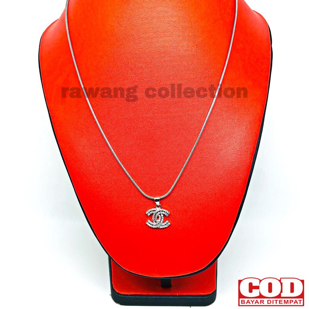 Kalung Titanium Fashion Wanita Silver Bulat Plus Liontin Anti Karat