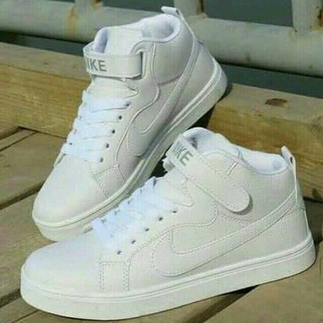 SEPATU BOOTS NIKE PUTIH