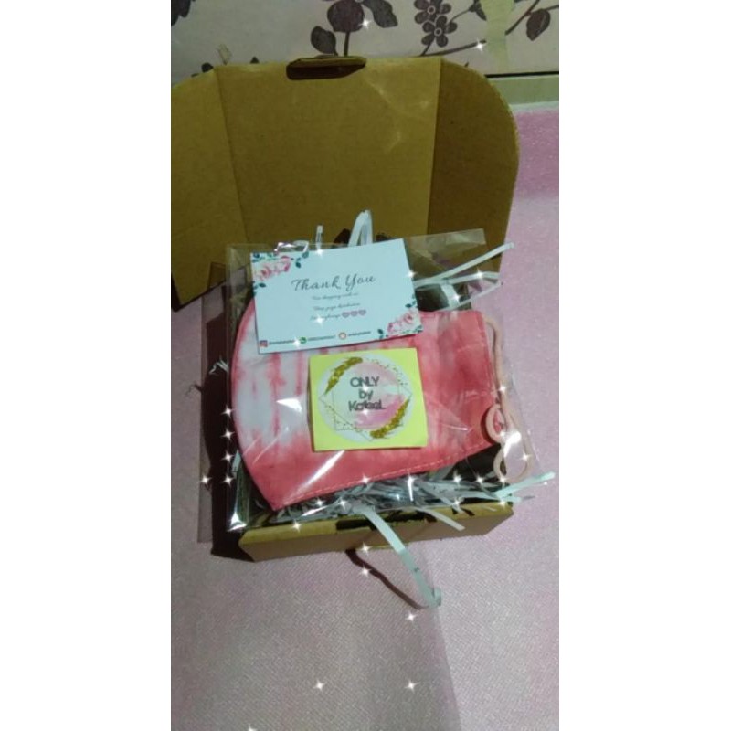 

MASKER TIE DYE PACKING GIFT BOX MURAH
