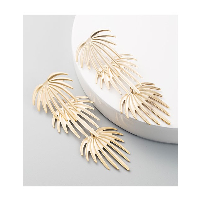 LRC Anting Tusuk Fashion Golden Alloy Leaf Long Earrings D94900