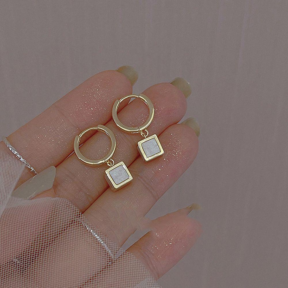 Mxbeauty Anting Wanita Geometri Peri Manis Sederhana Temperamen Vintage Gesper Telinga Persegi