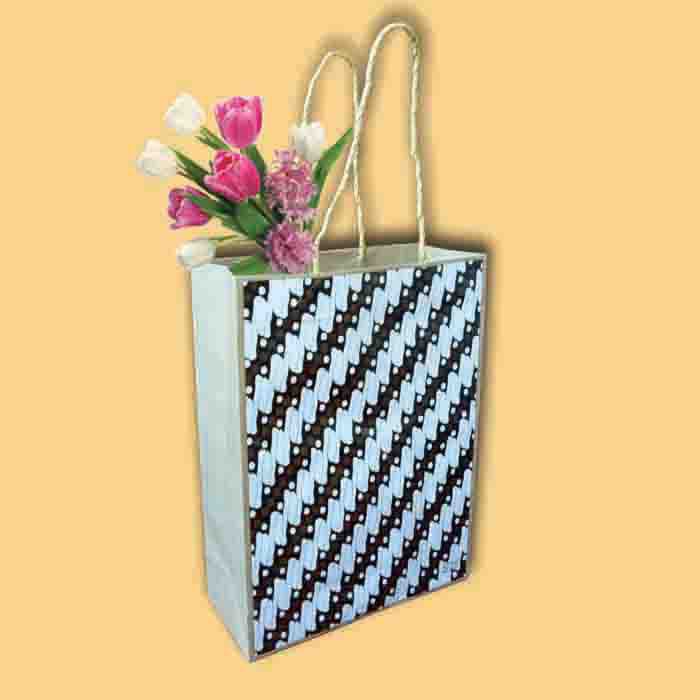 

Paperbag Handmade Tas Kantong kertas Batik Pattern Motif Parang Klasik Coklat Brown Jual Sell Murah