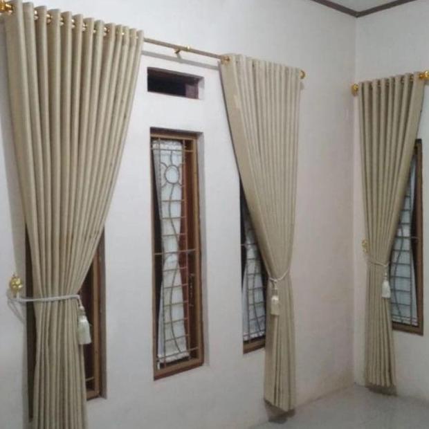 gorden jendela minimalis polos blackout lebar 200