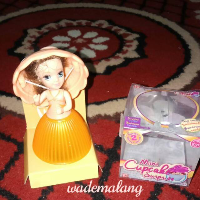 Wm; mini cupcake surprise (barbie)