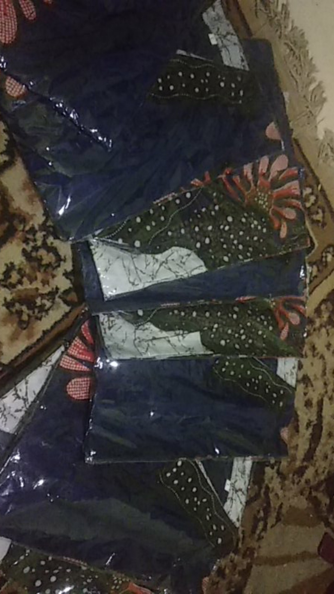 Hem Batik Kencana Hitam | Atasan Pria Batik Modern Batik Pria Motif New Sekar Warna Merah Pekalongan