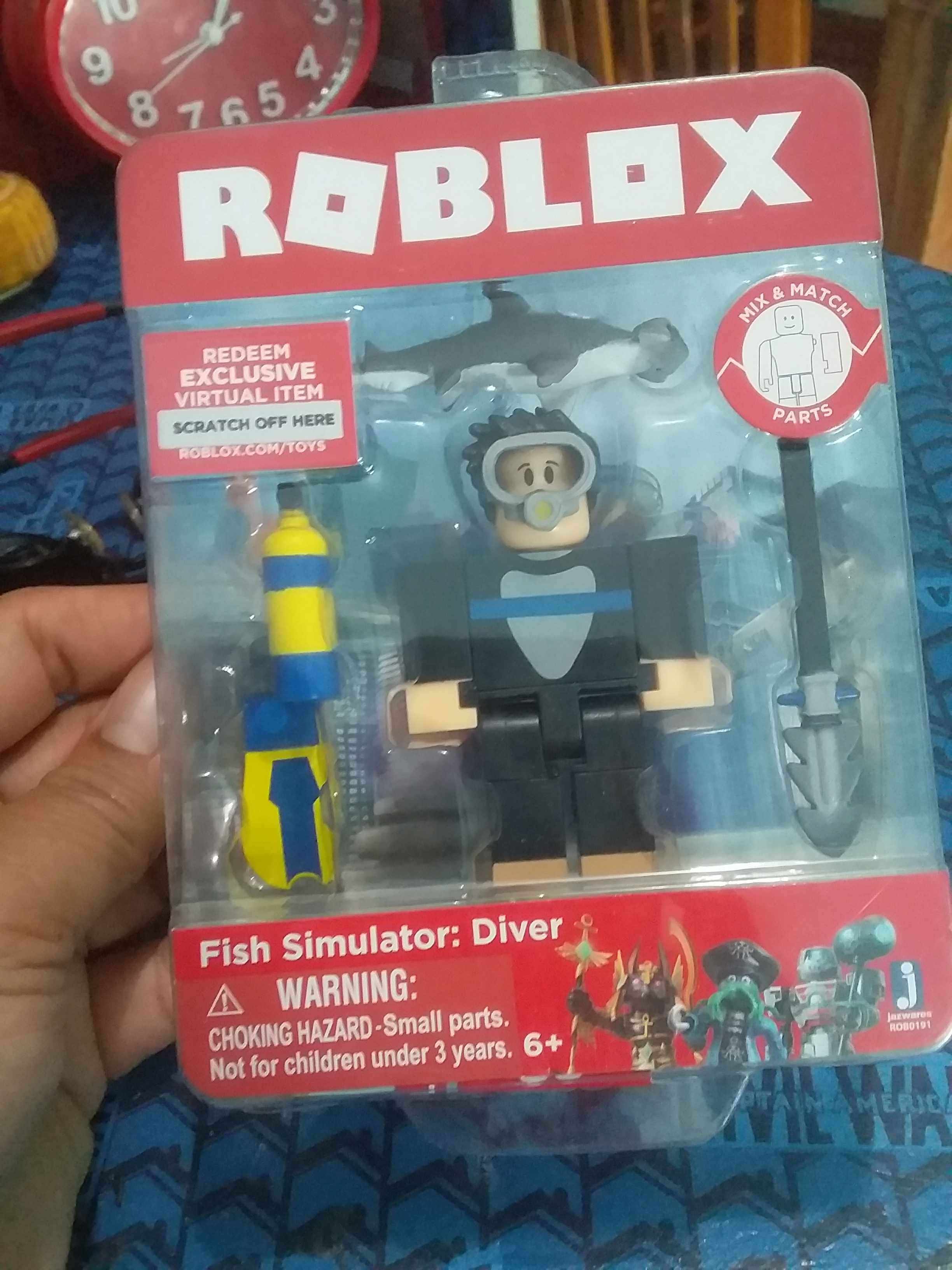 Ori Roblox Fish Simulator Diver Core Figure Single Pack Shopee Indonesia - roblox fish simulator diver