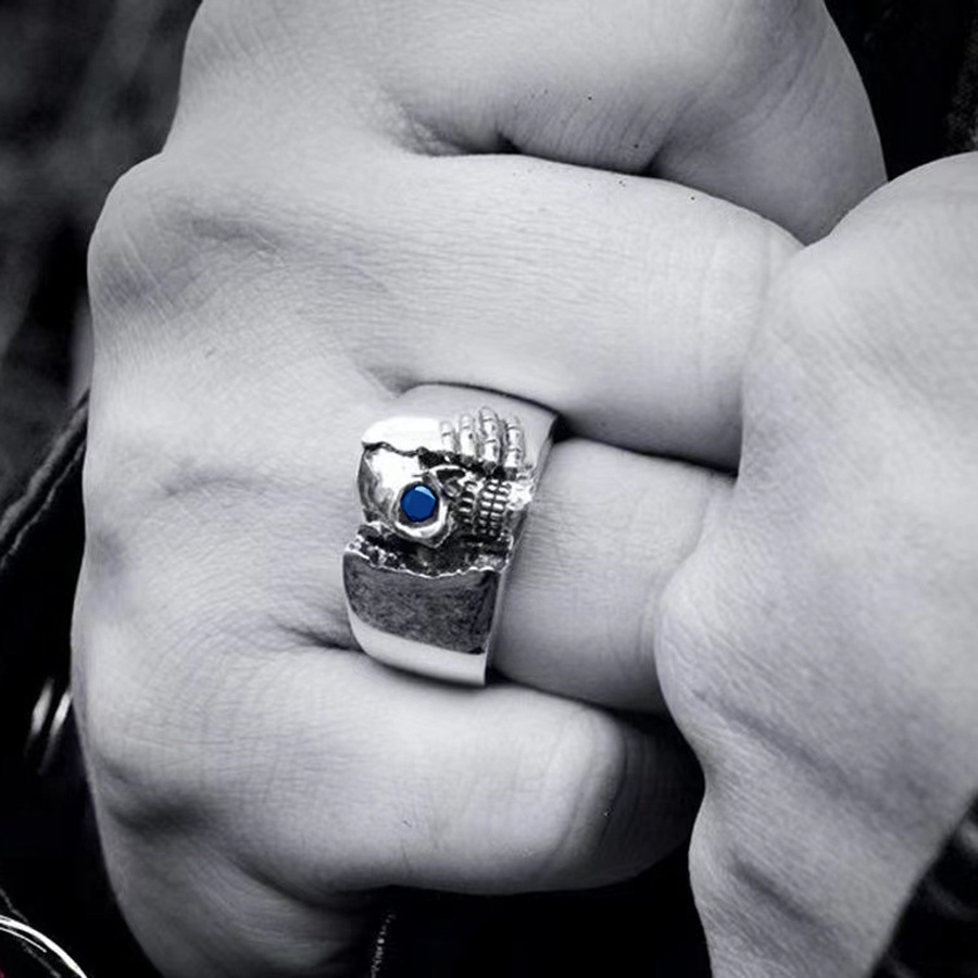 Cincin Bahan Titanium Steel Warna Silver Desain Tengkorak Hias Kristalberlian Biru Gaya Vintagepunk Untuk Pria