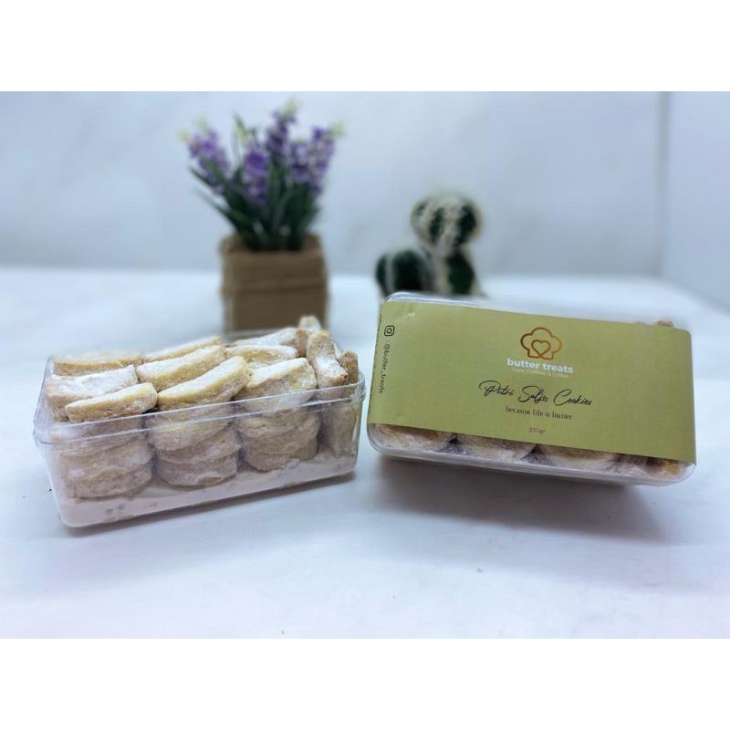 

Putri Salju With Cashew / Kue Kering LEBARAN / IDUL FITRI / Cookie / Hampers / Butter Treats