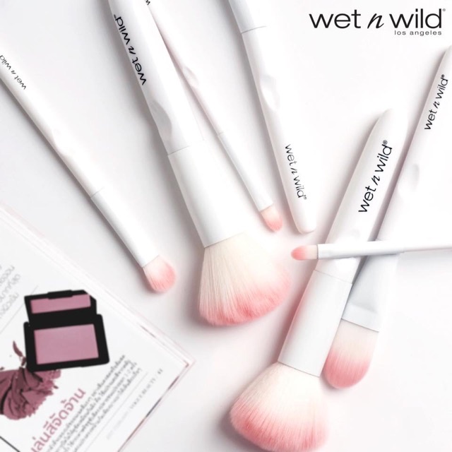 Wet n Wild Brush MakeUp Brush /Powder /Eye Shadow /Foundation/Blusher Brush