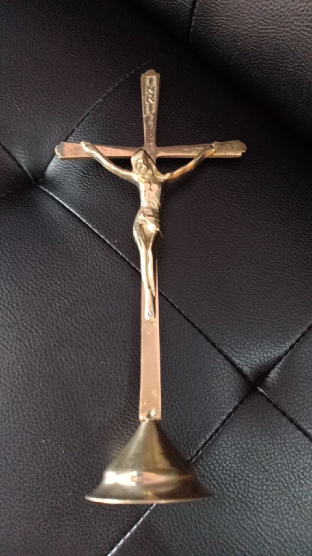 Salip Meja Salib Duduk Salib Dinding Kuningan