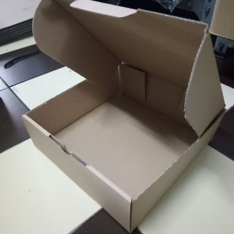 

kardus box hampers packing 22x22x7