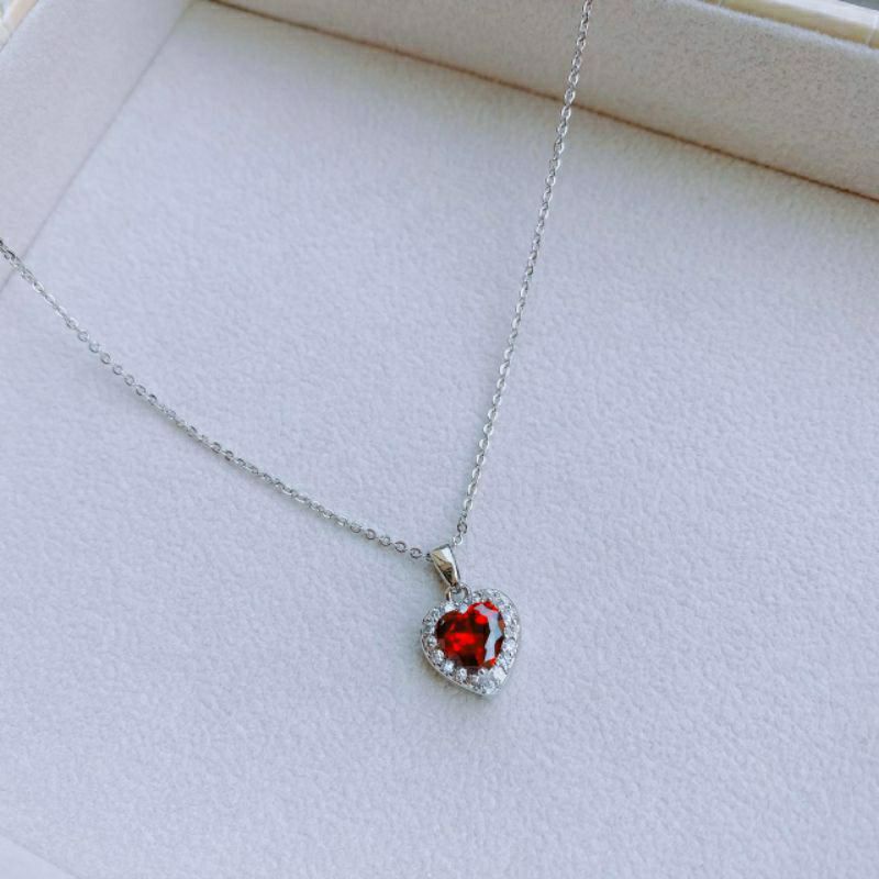 GG Kalung Hati Batu Zicron Bertahtakan Berlian Titanium