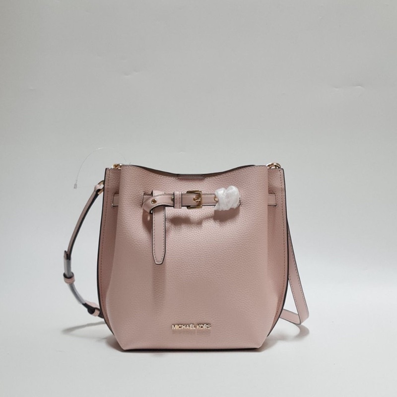 MK EMILIA SM BUCKET MESS POWDER BLUSH 18/37×25×18