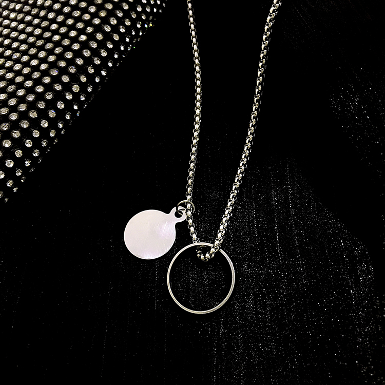Kalung Rantai Dengan Liontin Yibo Warna Silver Gaya Hip Hop Untuk Wanita
