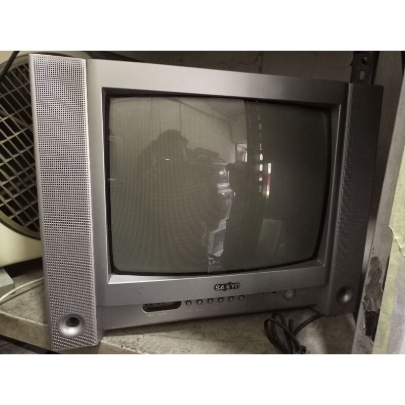 TV tabung Sanyo 14 inch free antena, remote