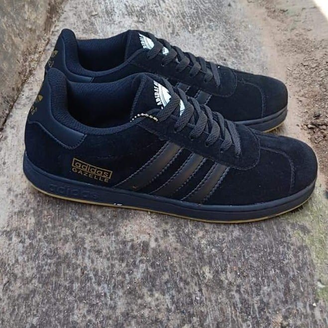 Sepatu kasual pria adidas gazelle