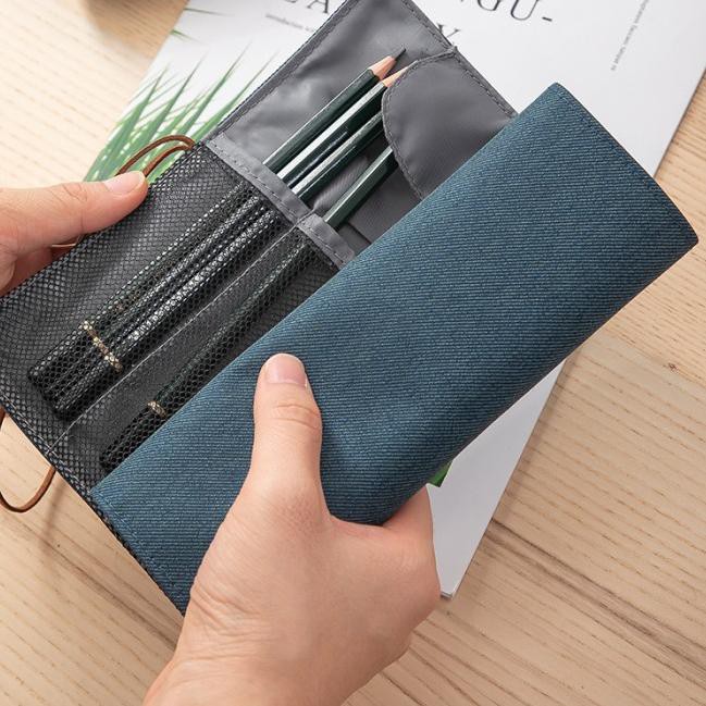 

Terbaik!!<<<stz-501 Deli Scroll Pencil Case Tempat Pensil Gulung Ukuran 20.5 x 10 cm 66852 - Hitam