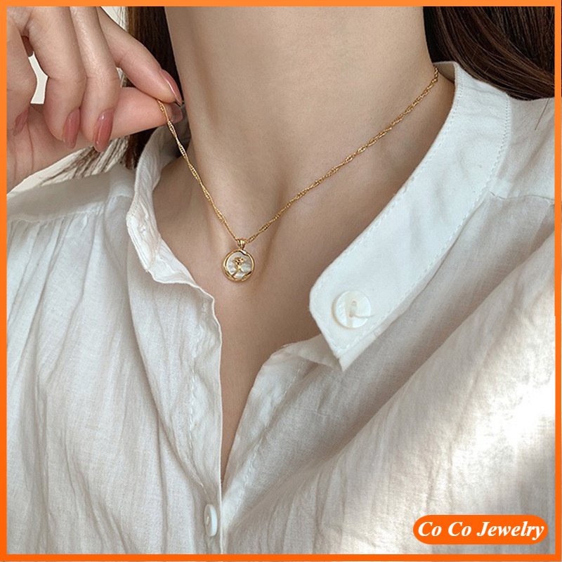 Kalung Desain Niche Manis Baru Putih Kepribadian Sederhana Mawar Rantai Klavikula Cahaya Perhiasan Mewah Wanita COCOJEWELRY