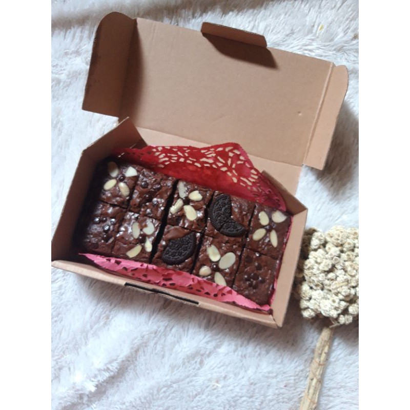 

brownies mini / gift box brownies /brownies panggang (RARABENKA)
