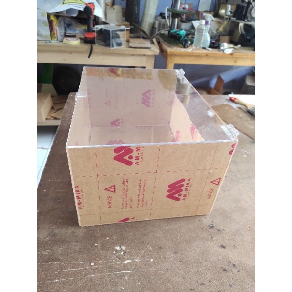 

akrilik kotak serbaguna ukuran P 18 x L 18 x T 15 cm tutup engsel