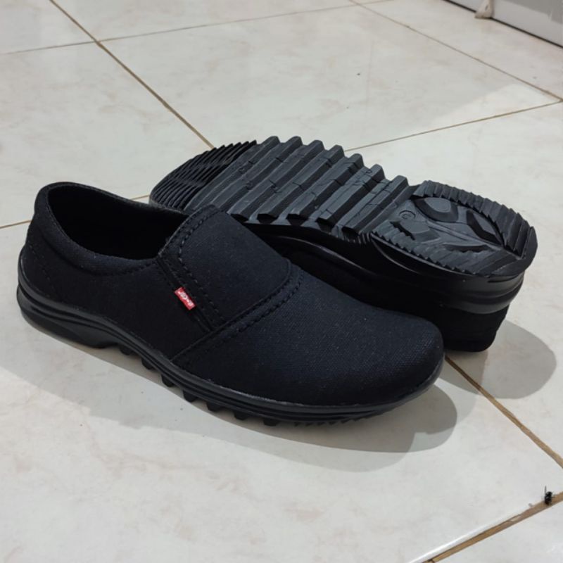 Sepatu Slip On Laki Laki Dewasa Hitam Polos Casual Pria Tanpa Tali Terbaru Buat Kerja Dan Santai