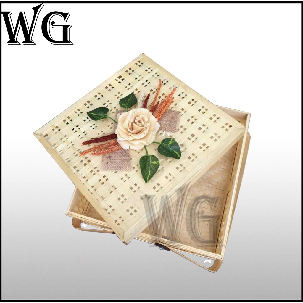 

Keranjang Parcel Bambu/ Hampers / Rantang Bambu Kotak 25CM Hias Bunga