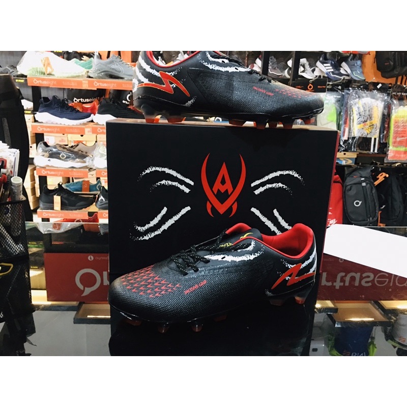 Sepatu Bola Specs REACTO BLITZ VA20 BLACK CAT ELITE FG SPECIAL EDITION