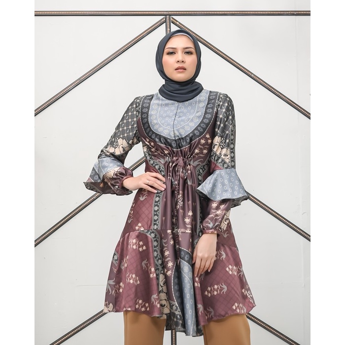 Rafflesia tunic in Red velvet - Wearing Klamby